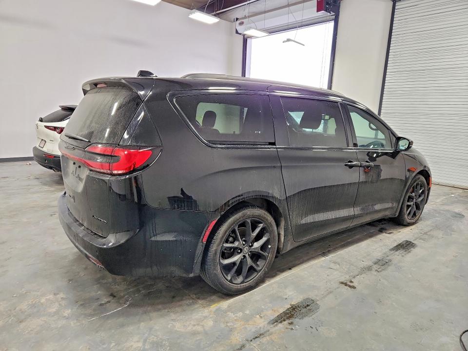 Photo 3 from auction – 2025 CHRYSLER PACIFICA with VIN 2C4RC1GG3SR553533