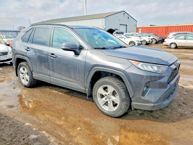 Photo 4 from auction – 2021 TOYOTA RAV4 with VIN 2T3W1RFV4MC108932