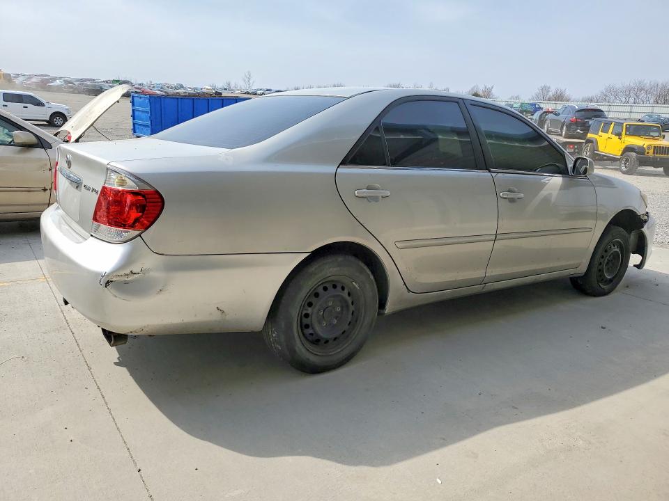 Photo 3 from auction – 2005 TOYOTA CAMRY with VIN 4T1BE32KX5U392958