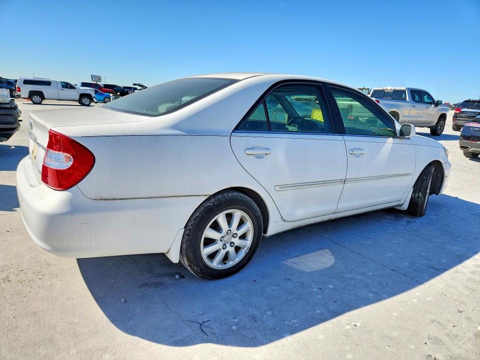 Photo 3 from auction – 2004 TOYOTA CAMRY with VIN 4T1BF32KX4U070400