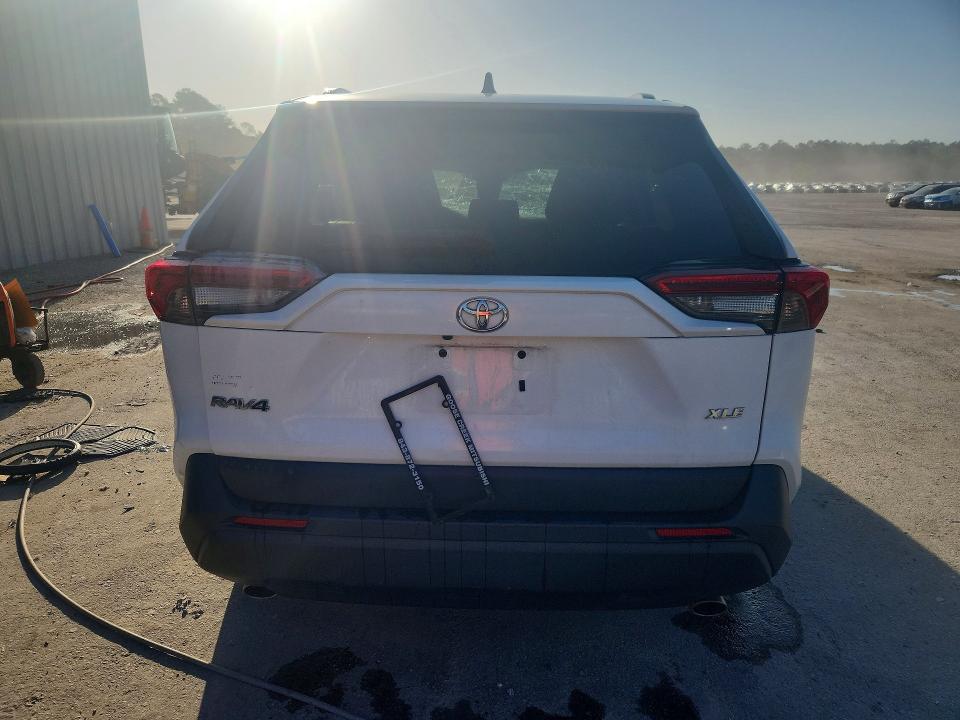 Photo 6 from auction – 2021 TOYOTA RAV4 with VIN 2T3W1RFV2MW116431