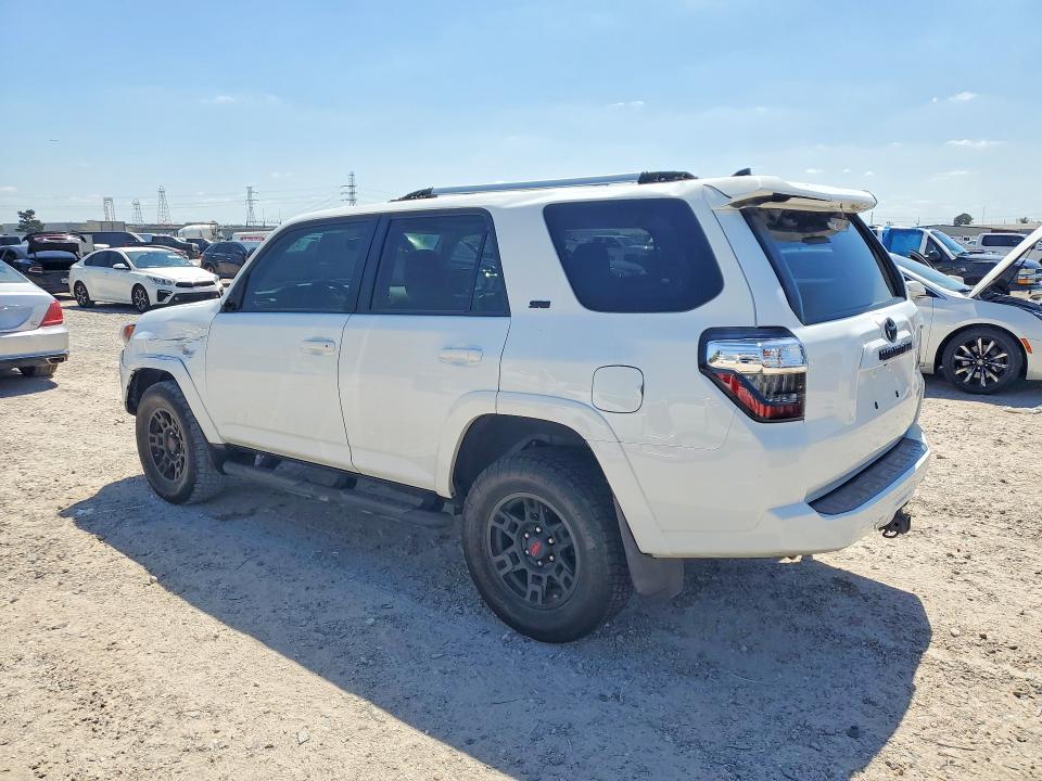 Photo 2 from auction – 2021 TOYOTA 4RUNNER with VIN JTENU5JR0M5964638