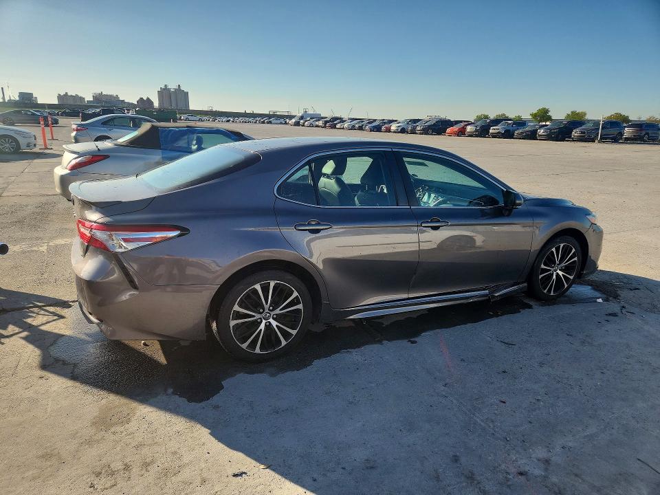 Photo 3 from auction – 2018 TOYOTA CAMRY with VIN 4T1B11HK5JU079804
