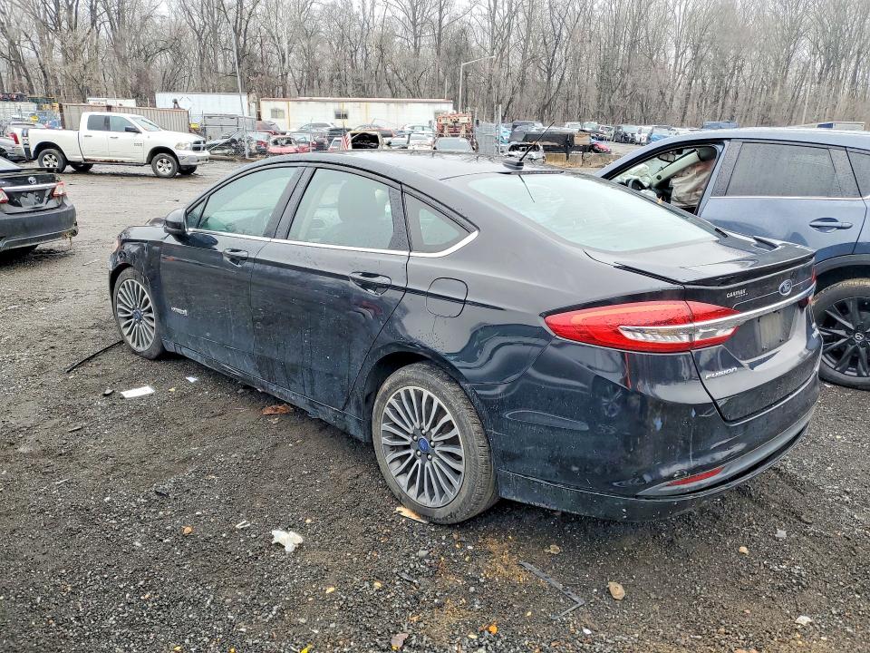 Photo 2 from auction – 2018 FORD FUSION with VIN 3FA6P0LU0JR137628