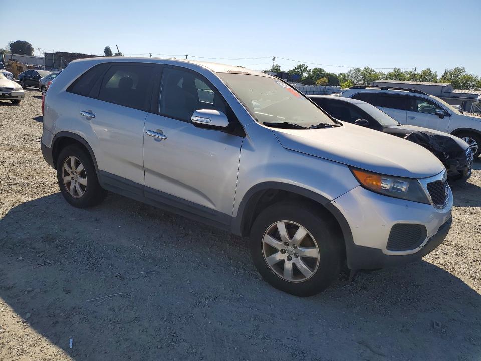 Photo 4 from auction – 2013 KIA SORENTO with VIN 5XYKT4A11DG343365