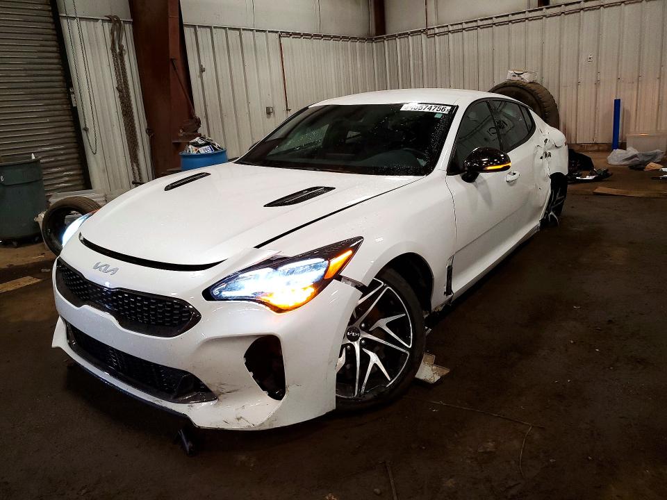 2022 KIA STINGER