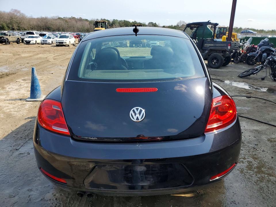 Photo 6 from auction – 2013 VOLKSWAGEN BEETLE with VIN 3VWJP7AT2DM671638