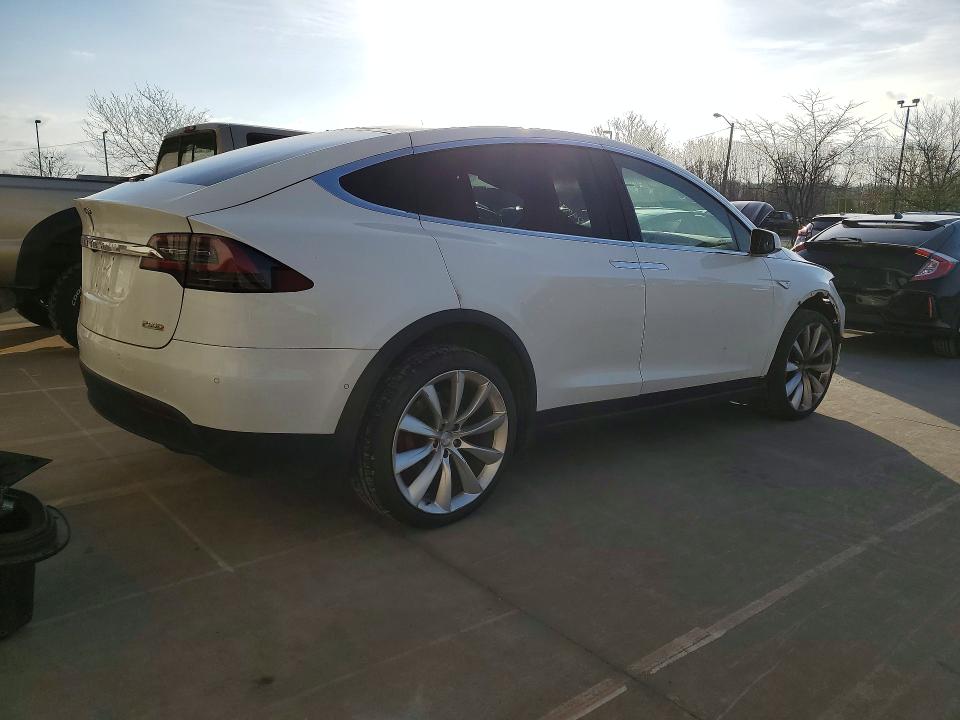 Photo 3 from auction – 2016 TESLA MODEL X with VIN 5YJXCAE44GF001042