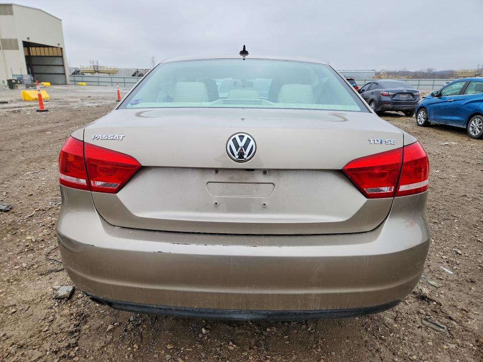 Photo 6 from auction – 2015 VOLKSWAGEN PASSAT with VIN 1VWBV7A35FC049453