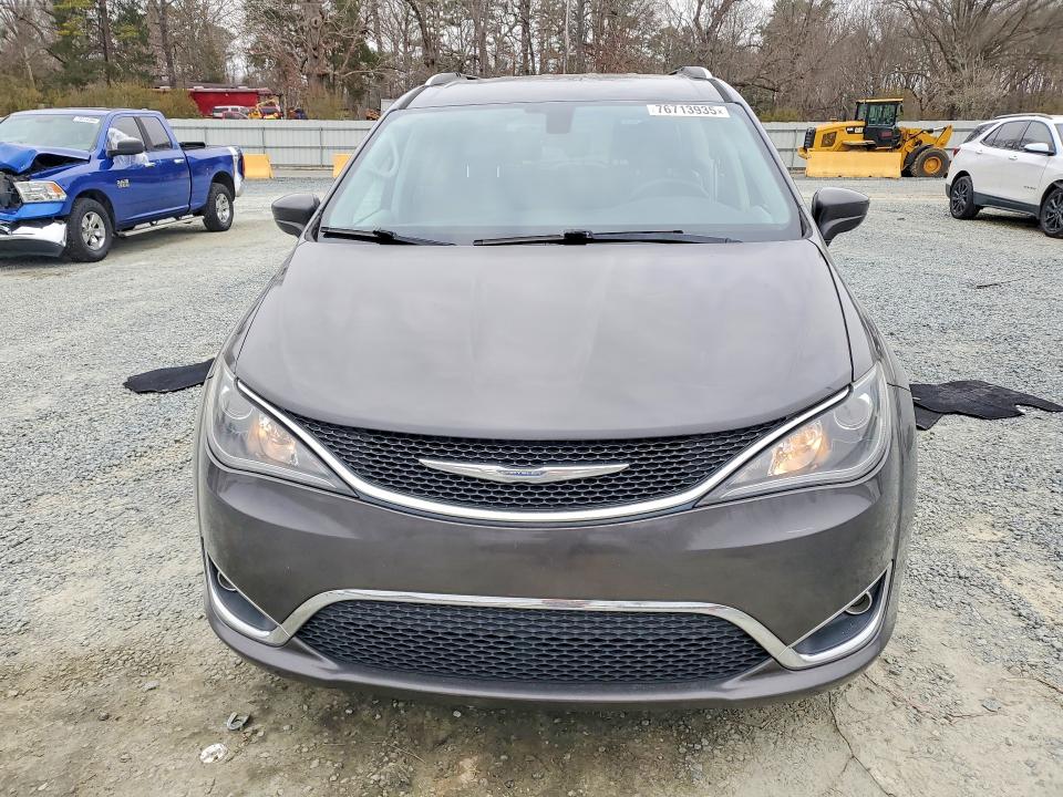Photo 5 from auction – 2018 CHRYSLER PACIFICA with VIN 2C4RC1EG1JR114302