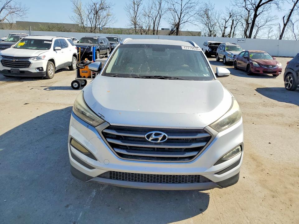 Zdjęcie 5 z aukcji – 2016 HYUNDAI TUCSON z VIN KM8J3CA27GU057372
