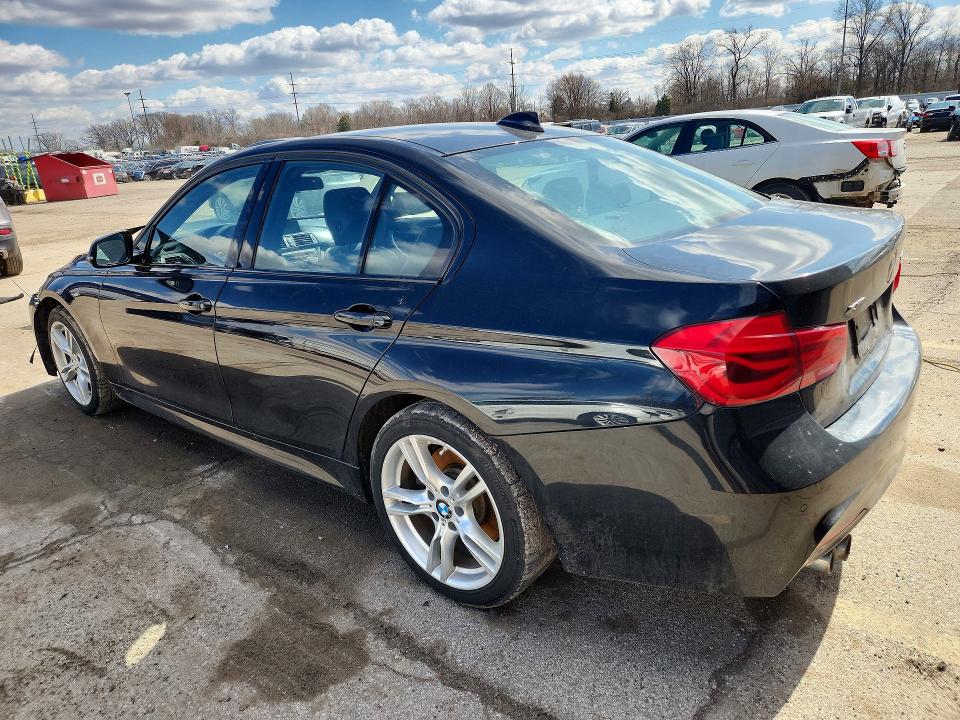 صورة رقم 2 من المزاد - 2017 BMW 330 مع VIN WBA8D9C39HA004956