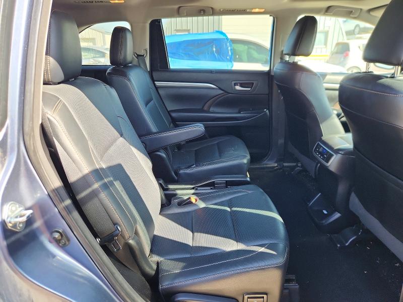 Photo 11 from auction – 2018 TOYOTA HIGHLANDER with VIN 5TDDZRFH5JS816712