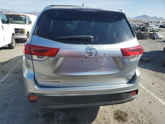Photo 6 from auction – 2018 TOYOTA HIGHLANDER with VIN 5TDZZRFH1JS241840