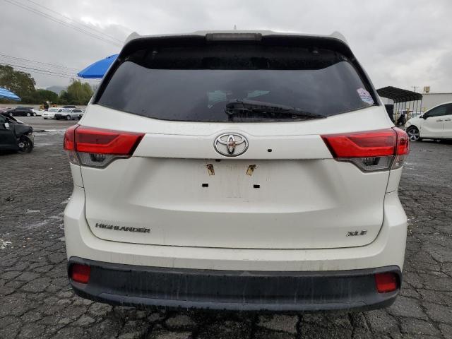Photo 6 from auction – 2018 TOYOTA HIGHLANDER with VIN 5TDKZRFH8JS536774