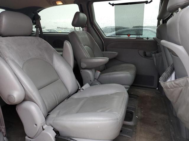 Photo 11 from auction – 2004 CHRYSLER TOWN & COU with VIN 2C8GP64L94R540698