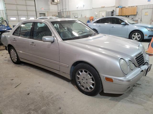 Photo 4 from auction – 2001 MERCEDES-BENZ E 320 with VIN WDBJF65J51B302301