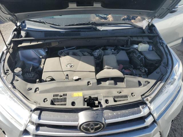 Photo 11 from auction – 2018 TOYOTA HIGHLANDER with VIN 5TDZZRFH1JS241840