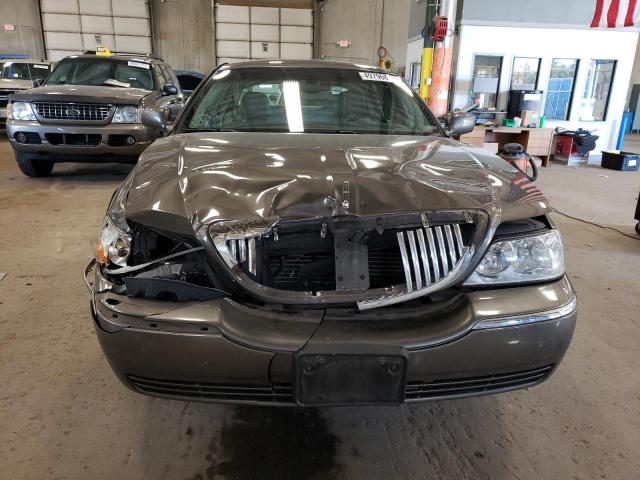 Photo 5 from auction – 2003 LINCOLN TOWN CAR E with VIN 1LNHM81W53Y641445