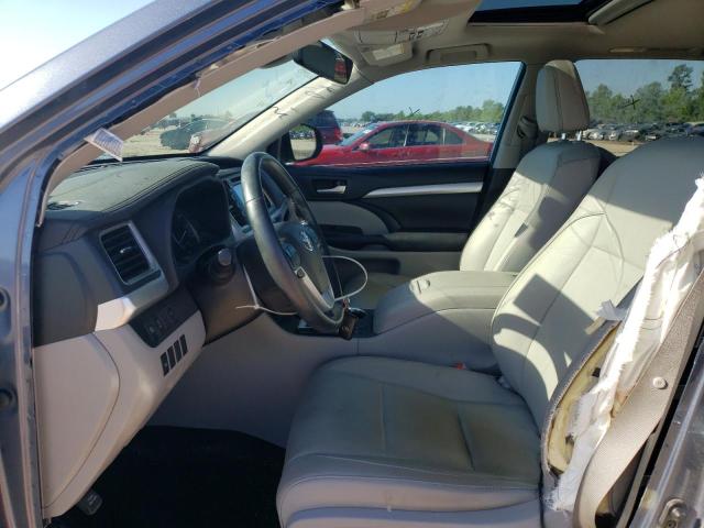 Photo 7 from auction – 2018 TOYOTA HIGHLANDER with VIN 5TDKZRFH9JS238721