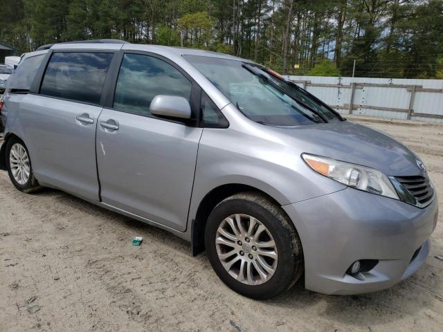Photo 4 from auction – 2017 TOYOTA SIENNA XLE with VIN 5TDYZ3DC4HS773898