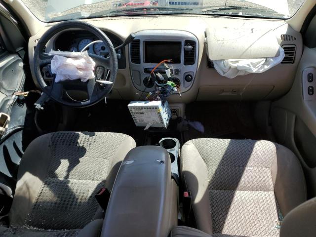 Photo 8 from auction – 2004 FORD ESCAPE XLT with VIN 1FMYU03184KB49581