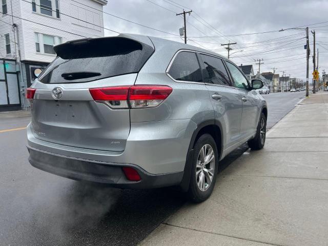 Фото 4 с аукциона – 2018 TOYOTA HIGHLANDER с VIN 5TDBZRFH4JS889867