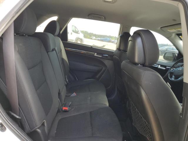 Photo 11 from auction – 2015 KIA SORENTO LX with VIN 5XYKTCA68FG585644