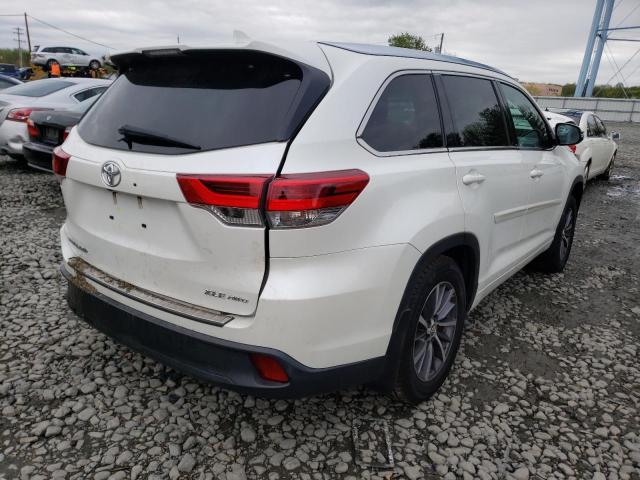 Photo 3 from auction – 2018 TOYOTA HIGHLANDER with VIN 5TDJZRFH5JS905795