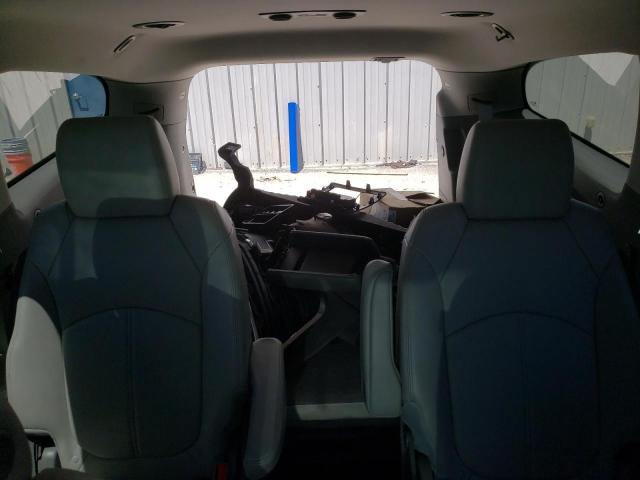 Photo 10 from auction – 2017 CHEVROLET TRAVERSE L with VIN 1GNKRHKD4HJ327818