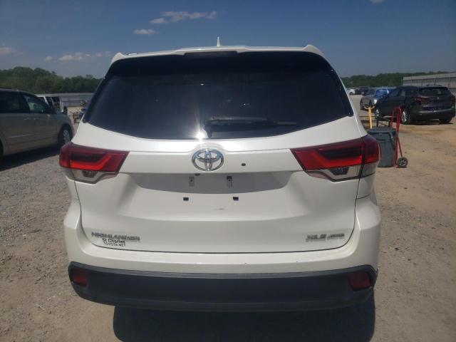 Photo 6 from auction – 2018 TOYOTA HIGHLANDER with VIN 5TDJZRFH0JS860216