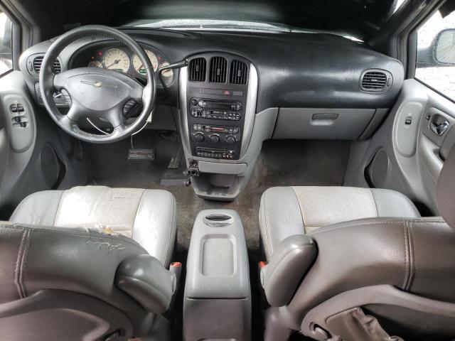 Photo 8 from auction – 2004 CHRYSLER TOWN & COU with VIN 2C4GP54LX4R520617