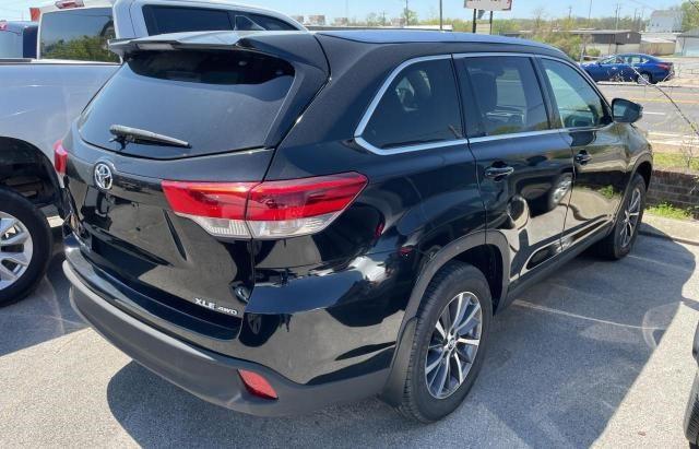 Photo 4 from auction – 2019 TOYOTA HIGHLANDER with VIN 5TDJZRFH6KS704571