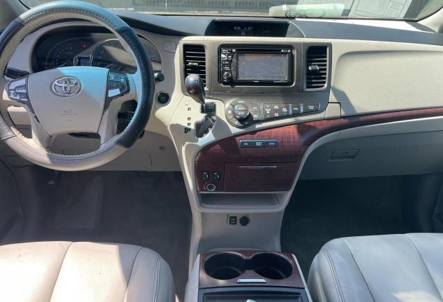 Photo 9 from auction – 2014 TOYOTA SIENNA XLE with VIN 5TDYK3DCXES409839