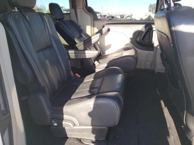 Photo 11 from auction – 2015 CHRYSLER TOWN & COU with VIN 2C4RC1BG5FR731021