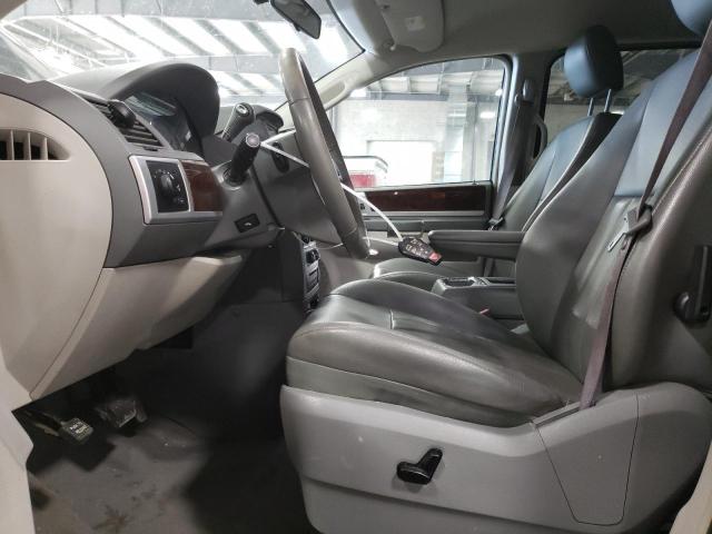 Photo 7 from auction – 2010 CHRYSLER TOWN & COU with VIN 2A4RR5DX9AR268001