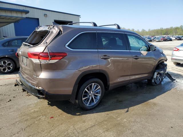 Photo 3 from auction – 2018 TOYOTA HIGHLANDER with VIN 5TDJZRFH4JS814095