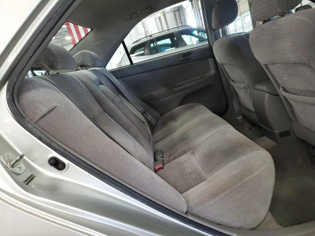 Photo 10 from auction – 2004 TOYOTA CAMRY LE with VIN JTDBE32K940273230