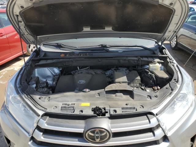 Photo 12 from auction – 2018 TOYOTA HIGHLANDER with VIN 5TDJZRFH8JS858987