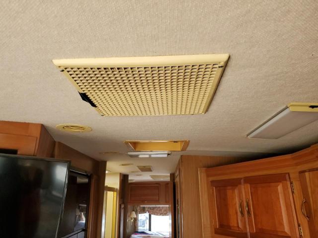 Photo 9 from auction – 1999 WINNEBAGO CHIEFTAN with VIN 3FCNF53S0XJA28355