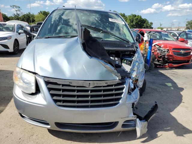 Photo 5 from auction – 2005 CHRYSLER TOWN & COU with VIN 2C8GP54L65R222730