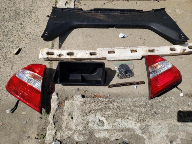 Photo 12 from auction – 2004 TOYOTA CAMRY LE with VIN 4T1BE32K74U828292