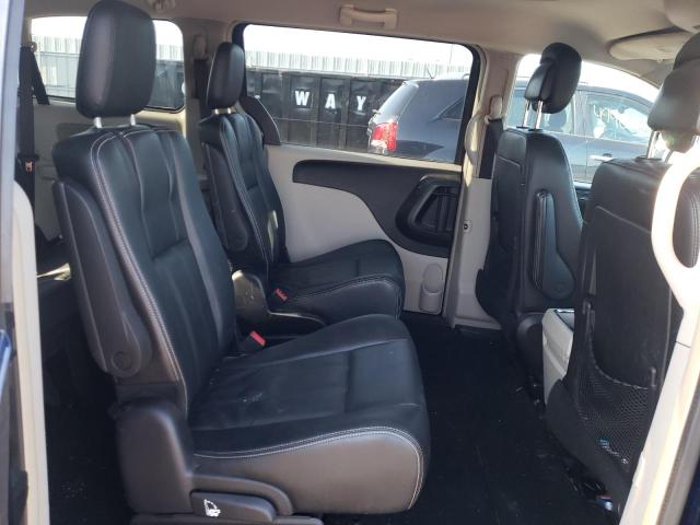 Photo 11 from auction – 2016 CHRYSLER TOWN & COU with VIN 2C4RC1BG6GR173651