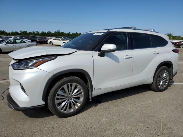 TOYOTA HIGHLANDER 2022 with VIN 5TDEBRCH8NS083557 - Photo from auction