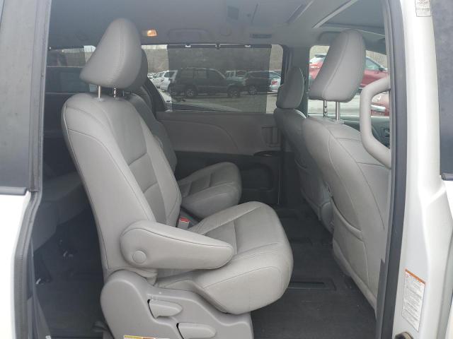 Photo 11 from auction – 2018 TOYOTA SIENNA XLE with VIN 5TDDZ3DC0JS206382