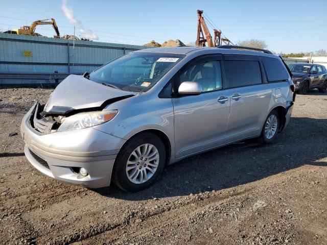 TOYOTA SIENNA XLE 2017 with VIN 5TDYZ3DC2HS789937 - Photo from auction