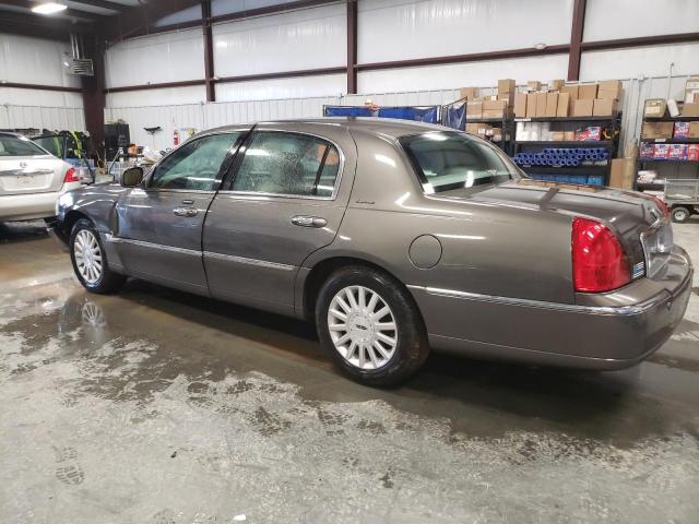 Photo 2 from auction – 2004 LINCOLN TOWN CAR E with VIN 1LNHM81W34Y688913