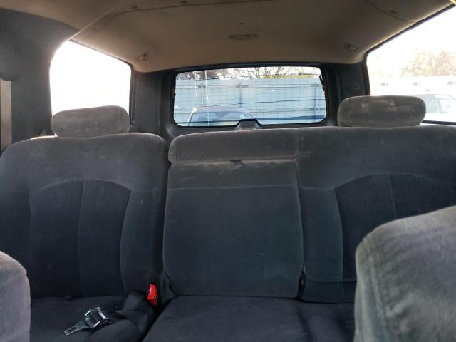 Photo 10 from auction – 2002 CHEVROLET SUBURBAN K with VIN 3GNFK16Z52G211880