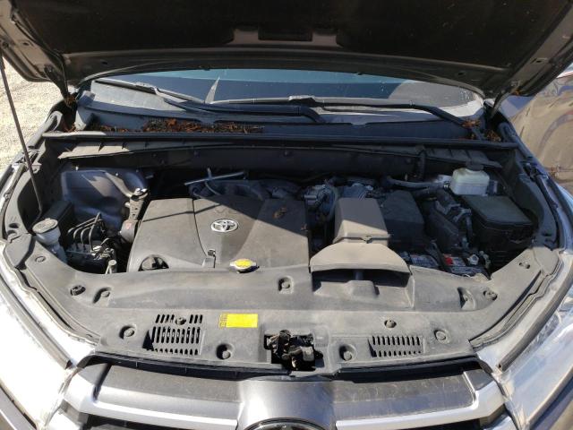 Photo 12 from auction – 2017 TOYOTA HIGHLANDER with VIN 5TDBZRFH9HS387625
