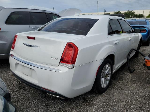 Photo 3 from auction – 2019 CHRYSLER 300 TOURIN with VIN 2C3CCAAG0KH674870